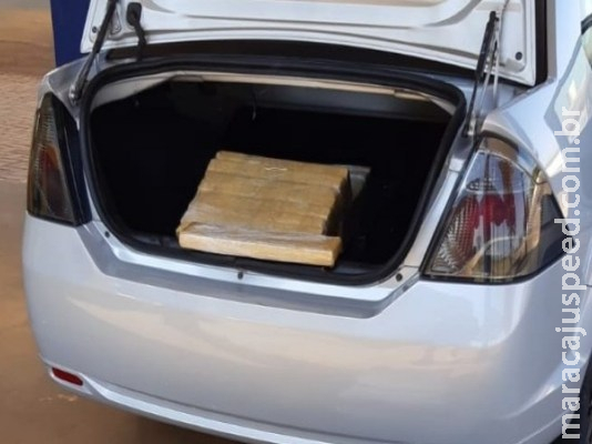 Motorista tenta fugir e acaba preso com 120kg de maconha Motorista tenta fugir e acaba preso com 120kg de maconha