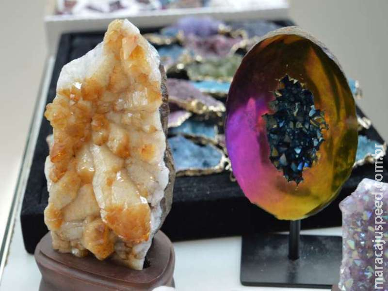 Na ExpoMundi, pedrarias do mundo inteiro carregam beleza, energia e misticismo