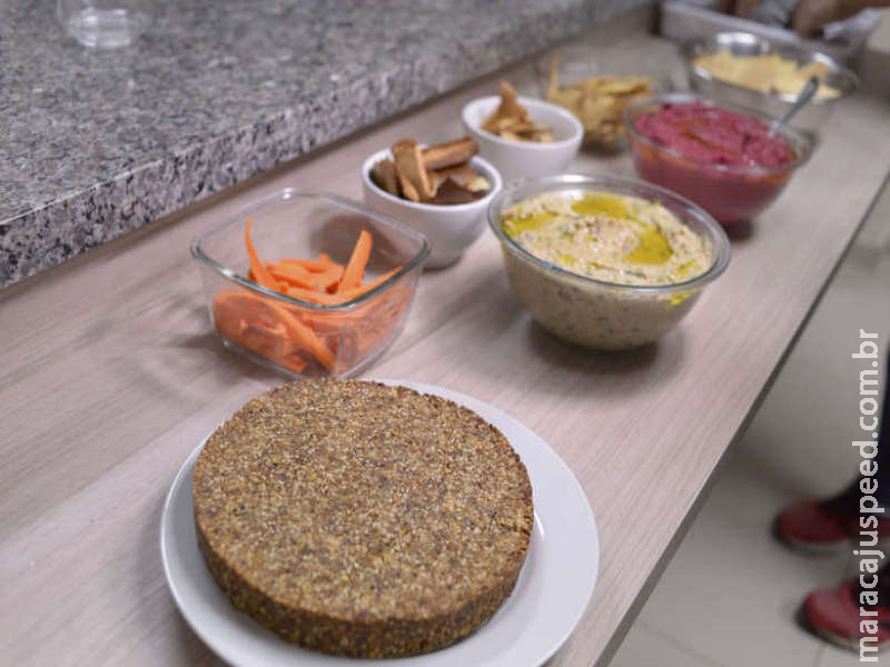 Pacientes em tratamento contra o câncer aprendem receitas saudáveis e saborosas Pacientes em tratamento contra o câncer aprendem receitas saudáveis e saborosas