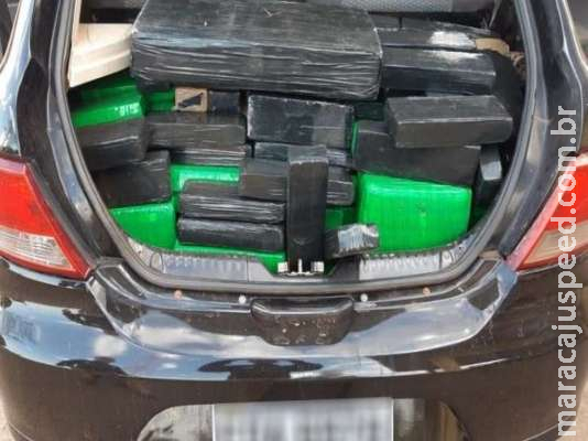 Polícia encontra 230 quilos de maconha em carro roubado
