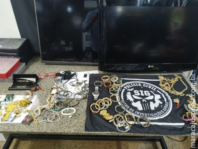 Polícia prende homem que furtou R$ 30 mil em joias, carro e outros bens Polícia prende homem que furtou R$ 30 mil em joias, carro e outros bens