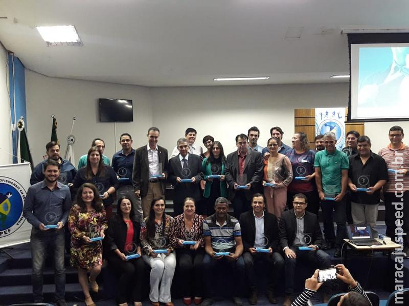 Prefeito de Maracaju homenageia AMPEF pelos seus 15 anos Prefeito de Maracaju homenageia AMPEF pelos seus 15 anos