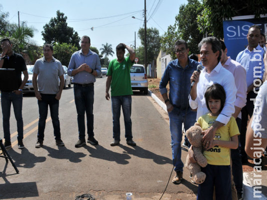 Prefeitura entrega asfalto para quatro bairros da Capital