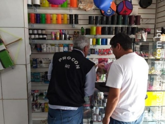 Procon fecha comércio na Moreninha em operação contra cerol e linha chilena