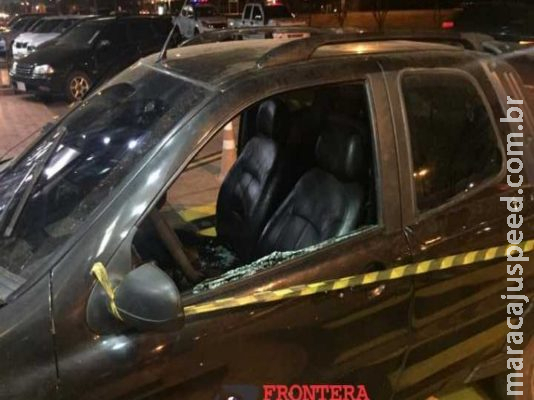 Rapaz é executado a tiros dentro de carro quando chegava em casa na fronteira 
