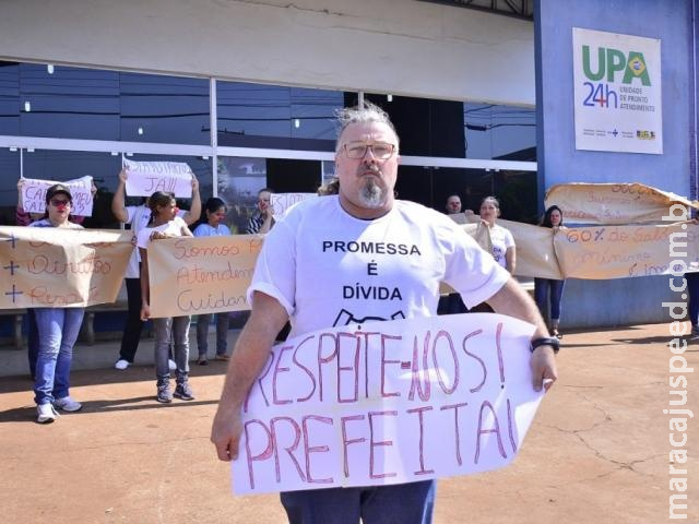 Servidores protestam contra prefeitura por parcelamento de salários