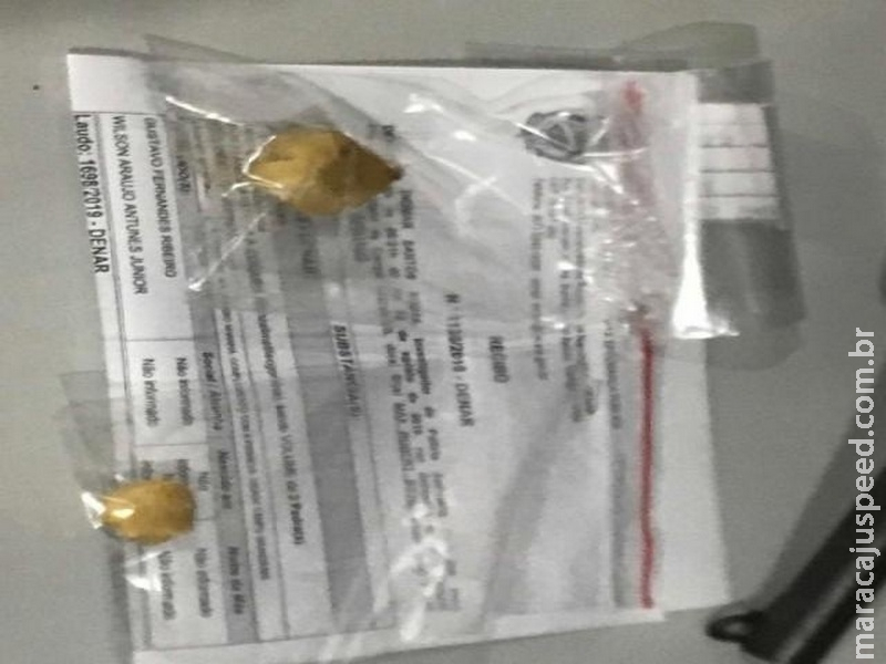 Suspeito de tráfico é ferido com tiro no calcanhar ao reagir à prisão Suspeito de tráfico é ferido com tiro no calcanhar ao reagir à prisão