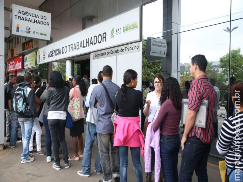 Taxa de desemprego do país recua para 12% no trimestre Taxa de desemprego do país recua para 12% no trimestre