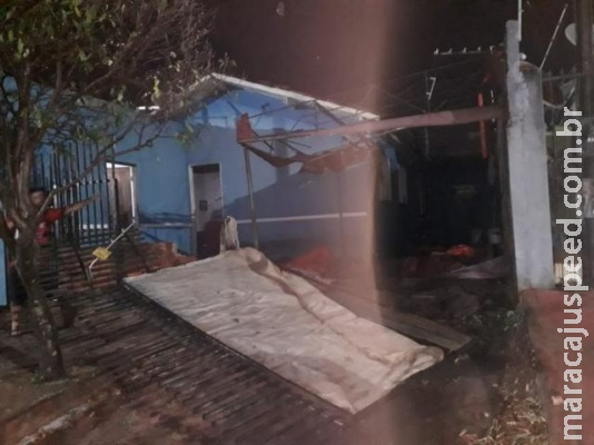 Temporal com vento forte e chuva de granizo causa estragos na fronteira Temporal com vento forte e chuva de granizo causa estragos na fronteira