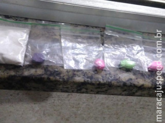 Traficantes são presos por vender ecstasy, cocaína e maconha em bares da Capital