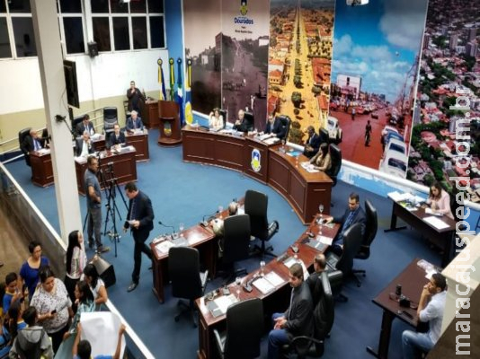 Vereadores de Dourados são denunciados por suposto tráfico de influência em programa habitacional 