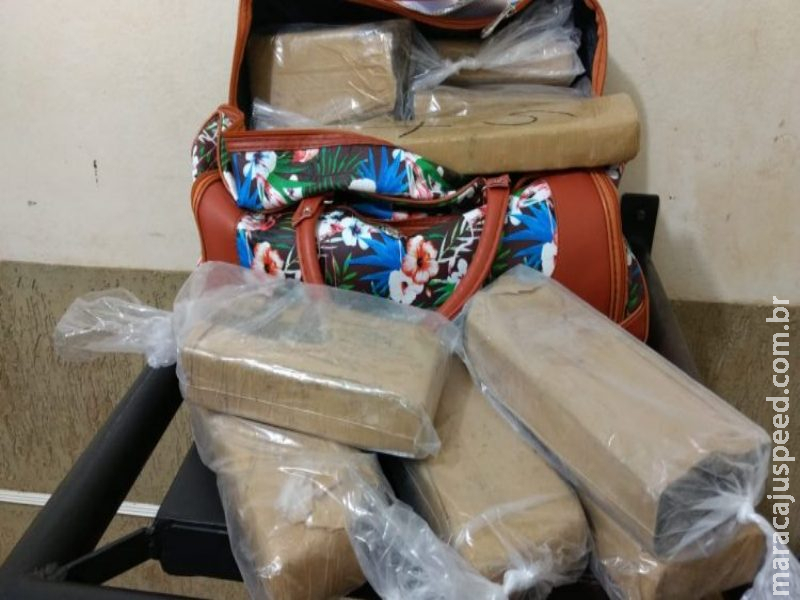 Adolescente de 17 anos é apreendida com mala recheada de maconha Adolescente de 17 anos é apreendida com mala recheada de maconha