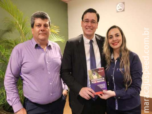 Aposentadoria da pessoa transexual é tema de obra lançada na Unigran