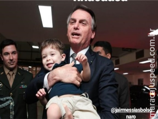 Bolsonaro homenageia criança autista que foi excluída de festa em Campo Grande