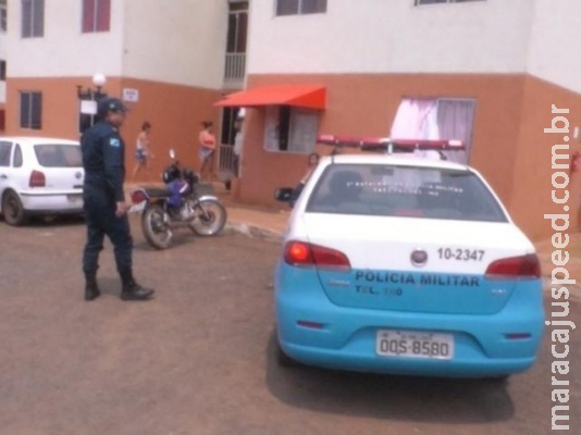 Briga em condomínio termina com homem esfaqueado no pescoço Briga em condomínio termina com homem esfaqueado no pescoço