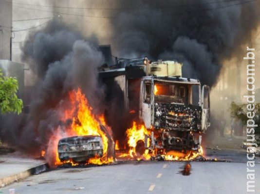 Ceará tem 38 ataques e transfere 257 presos Ceará tem 38 ataques e transfere 257 presos