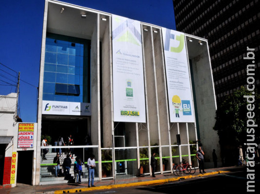 Confira vagas de emprego com salários de até R$ 2 mil na Capital