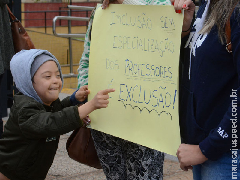 Defensoria ajuíza ação civil para Prefeitura não substituir profissionais da educação especial