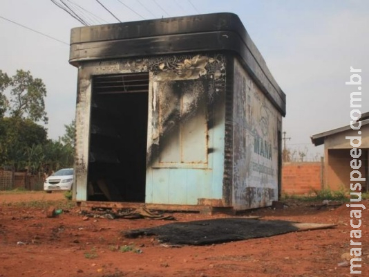 Dependentes químicos colocam fogo em trailer e um é atingido pelo fogo