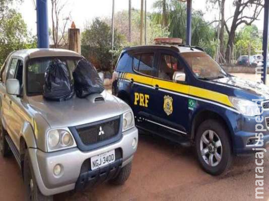 Dupla é presa transportando 40kg de maconha na carroceria de caminhonete