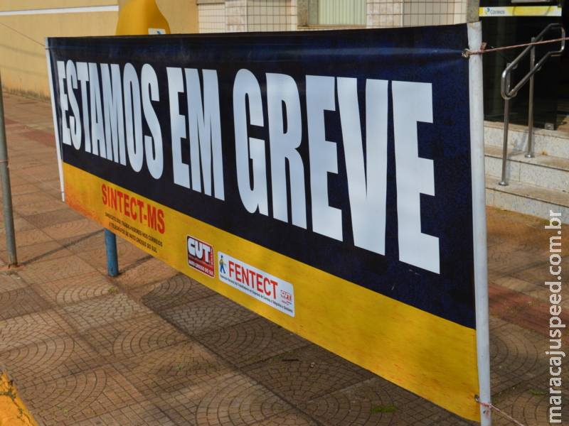 Funcionários dos Correios suspendem greve