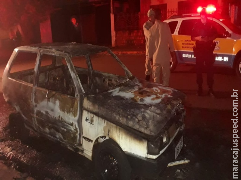 GM apreende veículo furtado destruído pelo fogo GM apreende veículo furtado destruído pelo fogo