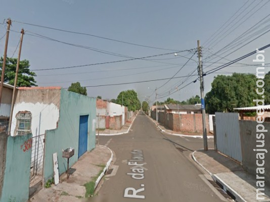 Homem é executado com mais de 13 tiros por pistoleiro em moto Homem é executado com mais de 13 tiros por pistoleiro em moto