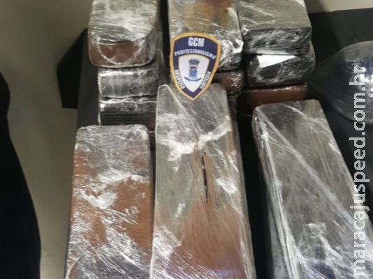 Homem se arrisca no tráfico por R$ 100 e é preso com 19 tabletes de maconha Homem se arrisca no tráfico por R$ 100 e é preso com 19 tabletes de maconha