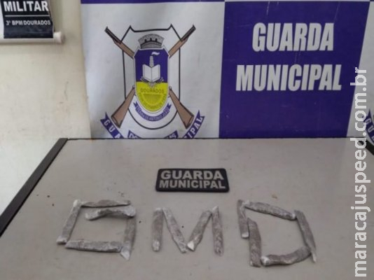 Jovem é flagrado com “pacotinhos de maconha” próximo a Centro de Educação Infantil 