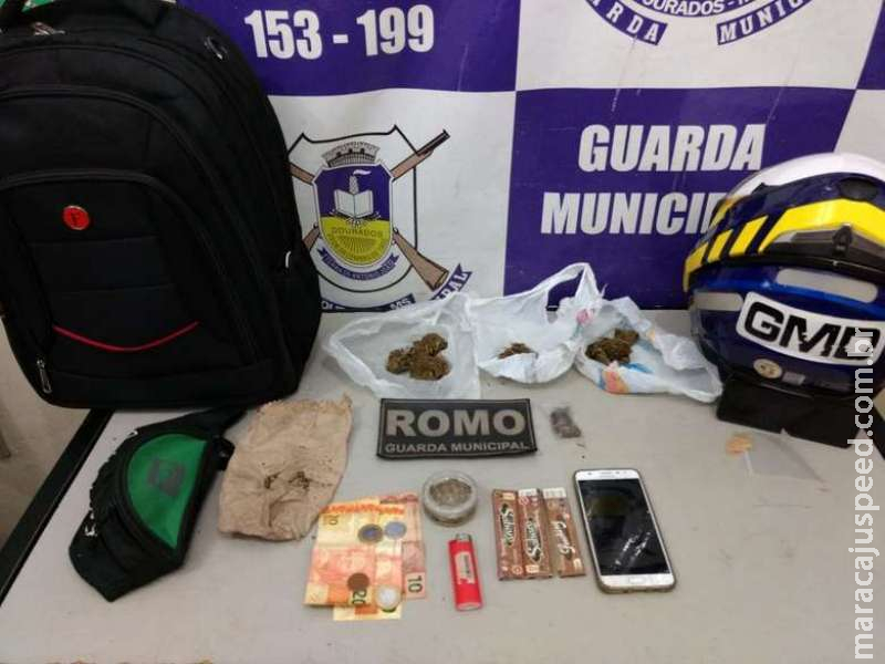 Juiz manda soltar universitário preso no dia anterior suspeito de tráfico de drogas Juiz manda soltar universitário preso no dia anterior suspeito de tráfico de drogas