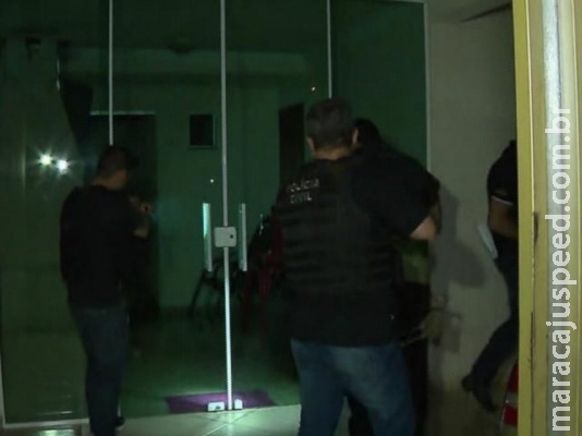 Mãe e filho ligados a traficantes do Paraná são presos na fronteira de MS Mãe e filho ligados a traficantes do Paraná são presos na fronteira de MS