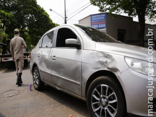 Motorista não vê placa de Pare e atropela bombeiro na região central da Capital Motorista não vê placa de Pare e atropela bombeiro na região central da Capital