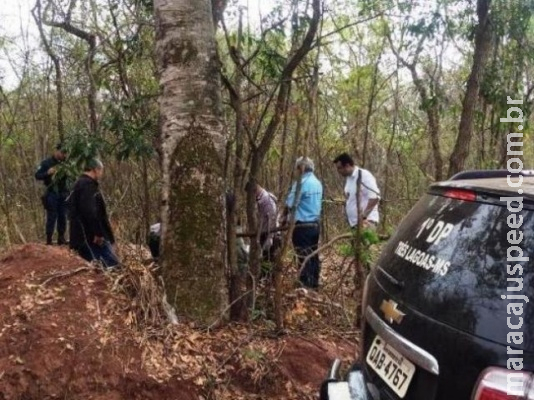 Mulher é encontrada morta com 10 facadas em área de mata