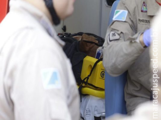 Pedestre é atropelado por carro prata em alta velocidade na Fábio Zahran Pedestre é atropelado por carro prata em alta velocidade na Fábio Zahran