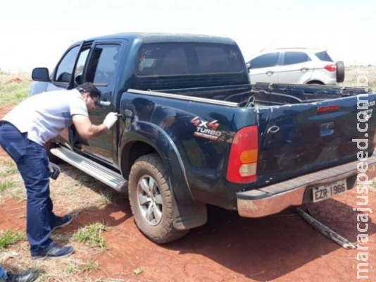 Polícia encontra Hilux levada de empresário torturado por assaltantes Polícia encontra Hilux levada de empresário torturado por assaltantes