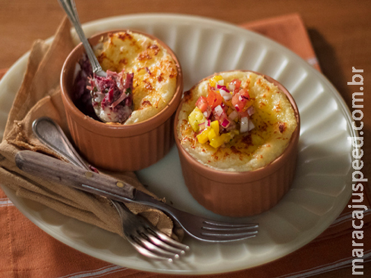 Receita clássica de escondidinho de mandioca com carne seca