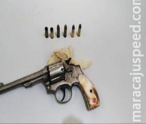 Suspeito de roubo a farmácia morre em troca de tiros com a PM Suspeito de roubo a farmácia morre em troca de tiros com a PM