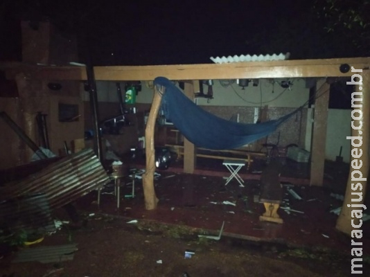 Temporal acaba com barracão e deixa rastro de destruição em Amambai