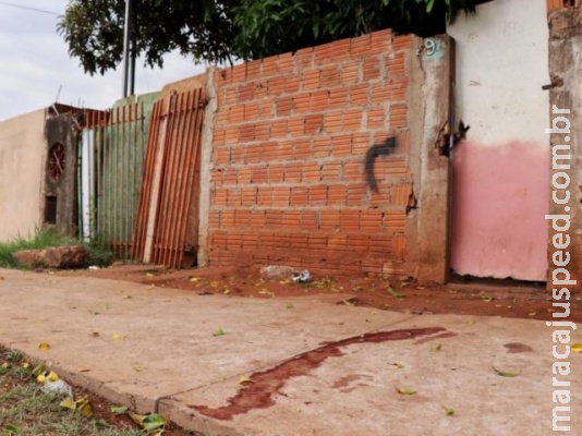 Tráfico é rotina, mas moradores dizem que polícia só aparece em dia de morte Tráfico é rotina, mas moradores dizem que polícia só aparece em dia de morte