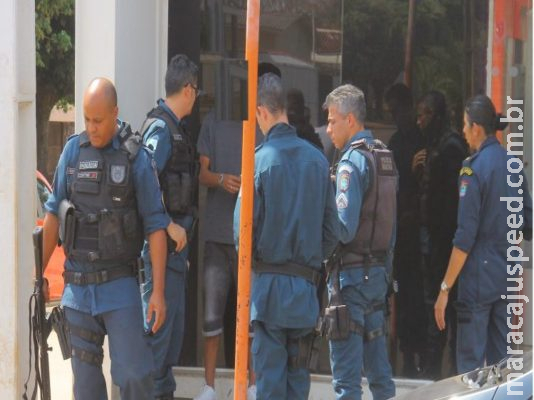 Trote de sequestro mobiliza dezenas de policiais em banco