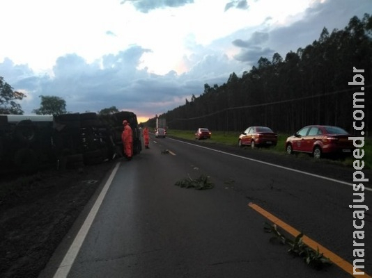 A caminho de conferência, bombeiros socorrem vítimas de acidente na BR-162