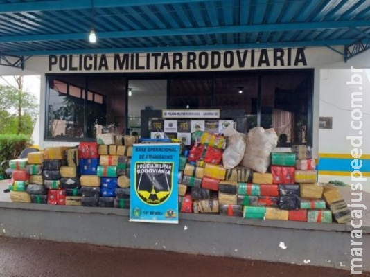 Adolescente é flagrado dirigindo caminhão com 2,5 toneladas de maconha Adolescente é flagrado dirigindo caminhão com 2,5 toneladas de maconha
