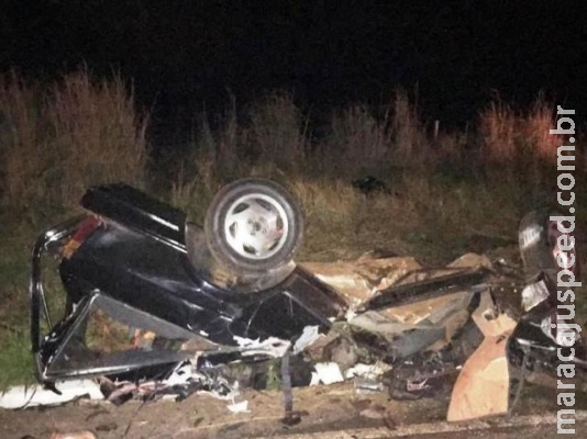 Após batida entre caminhão e carro, homem é arremessado e morre