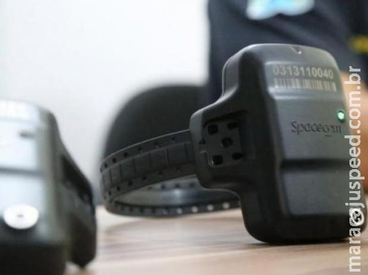 Após furto, funcionários encontram tornozeleira em telhado de escola