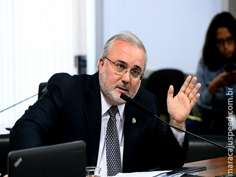 Avós poderão se afastar do trabalho por cinco dias por nascimento de neto Avós poderão se afastar do trabalho por cinco dias por nascimento de neto