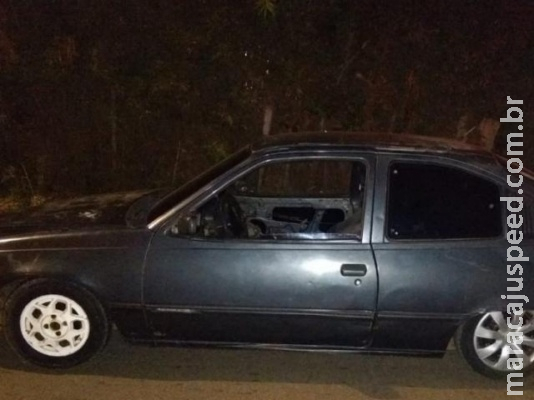 Bêbado, motorista é preso após jogar carro contra viatura da Guarda Municipal