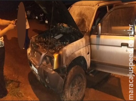 Caminhonete de enfermeiro é incendiada em unidade de saúde na Capital 