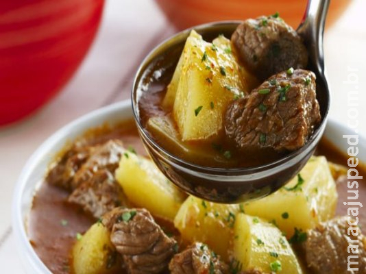 Carne de panela com batata simples e fácil de fazer