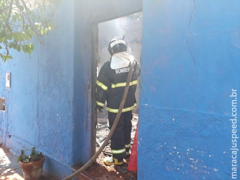 Casa ocupada por usuários de drogas é destruída por incêndio em bairro de Campo Grande