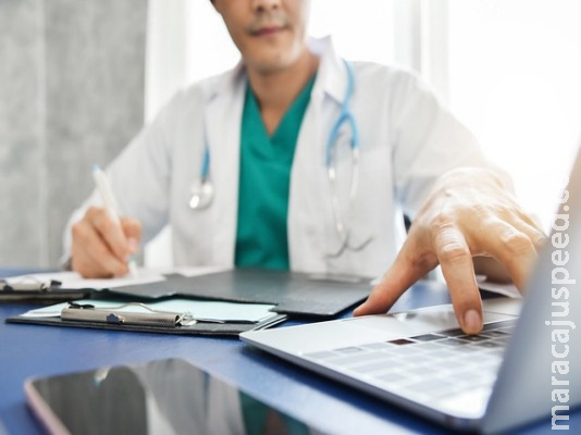 Central de médicos analisa três ações judiciais de saúde por dia Central de médicos analisa três ações judiciais de saúde por dia